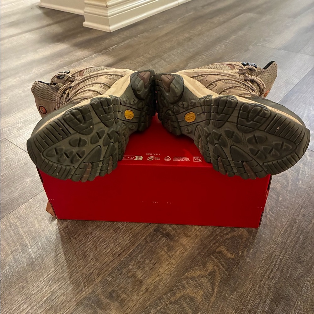 Merrell Women's Boots Moab’s 3 - 8.5 wide - Picture 6 of 10